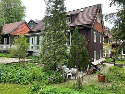 Ein Garten an der Unterkunft Liebevoll eingerichtetes Ferienhaus mit großem Garten
