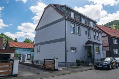 Das Gebäude in dem sich die Ferienwohnung befindet