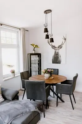 Ein Sitzbereich in der Unterkunft Ferienwohnung Waldgasthaus Armeleuteberg