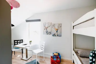 Ein Sitzbereich in der Unterkunft Ferienwohnung Waldgasthaus Armeleuteberg