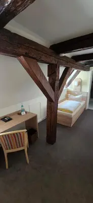 Ein Bett oder Betten in einem Zimmer der Unterkunft Hotel Zum Schloss