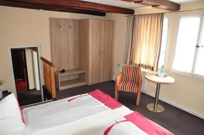 Ein Bett oder Betten in einem Zimmer der Unterkunft Hotel Zum Schloss