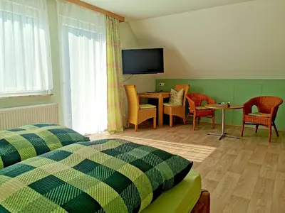 Ein Bett oder Betten in einem Zimmer der Unterkunft Vor lauter Bäumen B&B