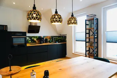 Küche/Küchenzeile in der Unterkunft FeWo26 im Sagenharz - stilvolles Family-Apartment, 2 SZ, Klimaanlage, WLAN, Netflix & Free Parking