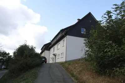 Das Gebäude in dem sich die Ferienwohnung befindet