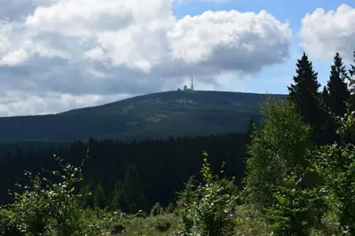 Ein allgemeiner Bergblick oder ein Berglick von der Ferienwohnung aus