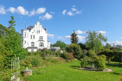Ein Garten an der Unterkunft WeisseVilla Friedrichsbrunn Fewo SOLIDE