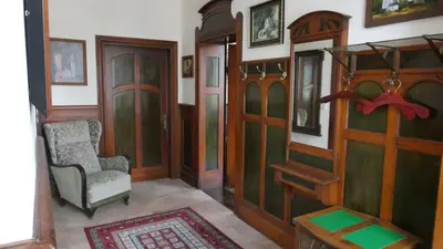 Ein Sitzbereich in der Unterkunft WeisseVilla Friedrichsbrunn Fewo EMPIRE