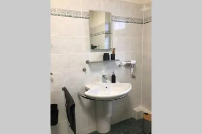 Ein Badezimmer in der Unterkunft Liebevoll sanierte, großzügige Stadtwohnung, 70 qm