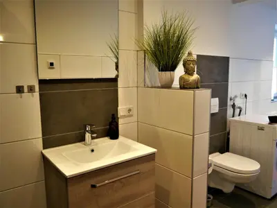Ein Badezimmer in der Unterkunft FeWo Fuchsbau mit Dampfdusche #Kamin#Innenstadtnähe#Netflix von Harztraveler