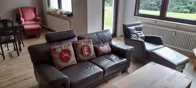 Ein Sitzbereich in der Unterkunft Ferienwohnung Kück-Theodor-Hein-Str.