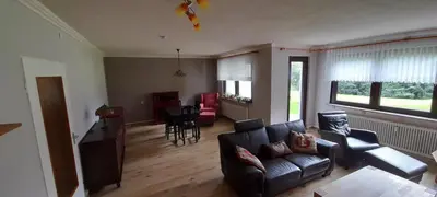 Ein Sitzbereich in der Unterkunft Ferienwohnung Kück-Theodor-Hein-Str.