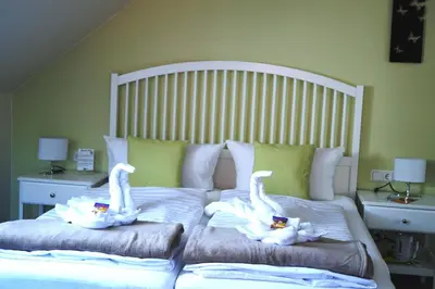 Ein Bett oder Betten in einem Zimmer der Unterkunft REGIOHOTEL Pfälzer Hof Wernigerode - #Familienfreundlich #PreiswertÜbernachten #Harzurlaub #FreeParking
