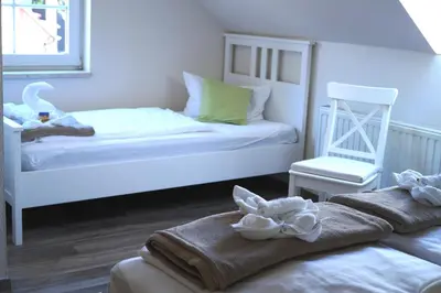 Ein Bett oder Betten in einem Zimmer der Unterkunft REGIOHOTEL Pfälzer Hof Wernigerode - #Familienfreundlich #PreiswertÜbernachten #Harzurlaub #FreeParking