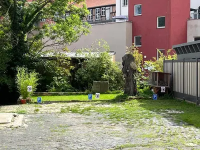 Ein Garten an der Unterkunft Kaufmannshof mit Fachwerkcharme