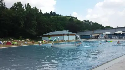 Der Swimmingpool an oder in der Nähe von Ferienwohnung Böhnstedt