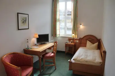 Ein Bett oder Betten in einem Zimmer der Unterkunft Hotel zum Brauhaus