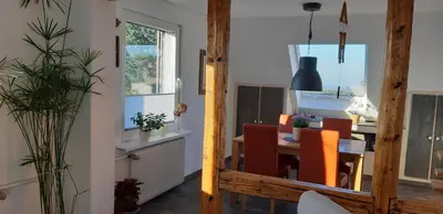 Ein Sitzbereich in der Unterkunft Ferienwohnung Harzer Wolf in Goslar/Sudmerberg