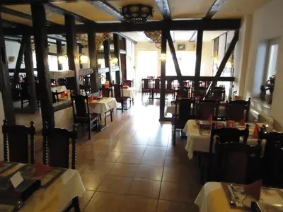 Ein Restaurant oder anderes Speiselokal in der Unterkunft Pension an der Stadtmauer Apartments