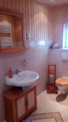Ein Badezimmer in der Unterkunft Halmis FeWo