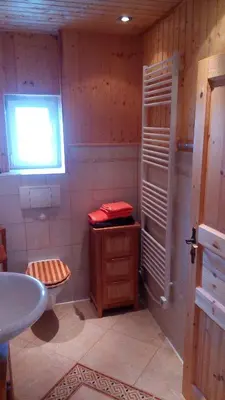 Ein Badezimmer in der Unterkunft Halmis FeWo