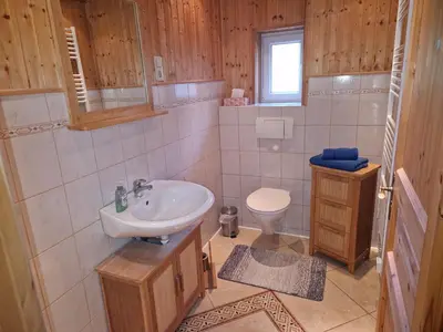 Ein Badezimmer in der Unterkunft Halmis FeWo