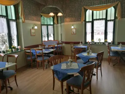 Ein Restaurant oder anderes Speiselokal in der Unterkunft Hotel Villa Alice