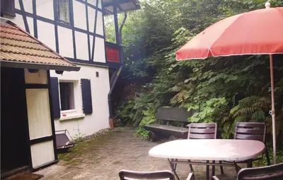 Ein Garten an der Unterkunft Ferienhaus Mozartstr. C