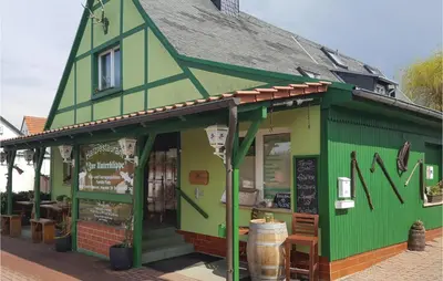 Das Gebäude in dem sich das Ferienhaus befindet