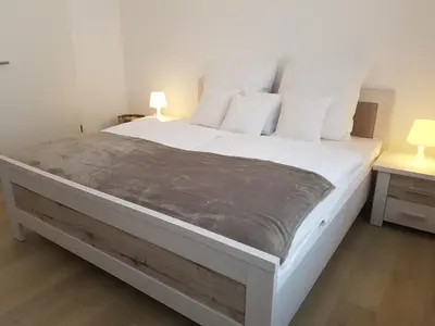 Ein Bett oder Betten in einem Zimmer der Unterkunft Ferienwohnung am Jungbrunnen 1