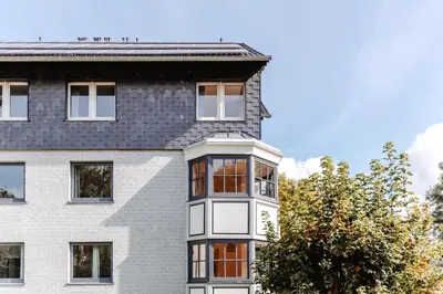 Das Gebäude in dem sich das Aparthotel befindet