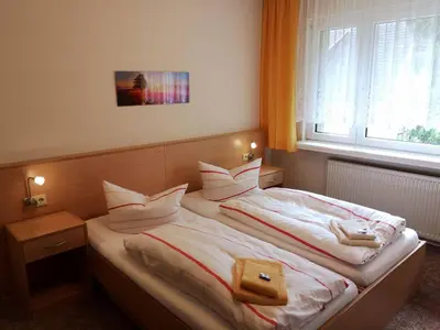 Ein Bett oder Betten in einem Zimmer der Unterkunft Gästehaus Tanne des DGD e.V.