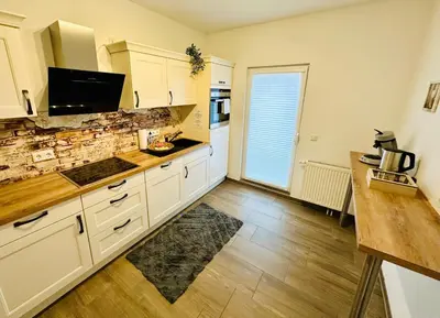 Küche/Küchenzeile in der Unterkunft FeWo Kastanie mit Balkon #Netflix #Innenstadtnähe von Harztraveler