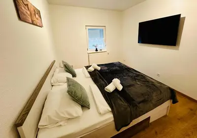 Ein Bett oder Betten in einem Zimmer der Unterkunft FeWo Kastanie mit Balkon #Netflix #Innenstadtnähe von Harztraveler