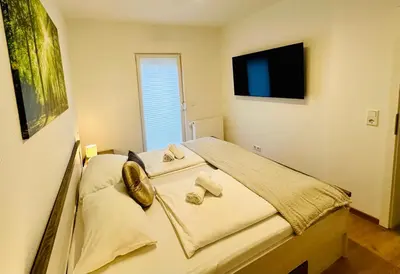 Ein Bett oder Betten in einem Zimmer der Unterkunft FeWo Buche mit Balkon #Netflix #Innenstadtnähe von Harztraveler