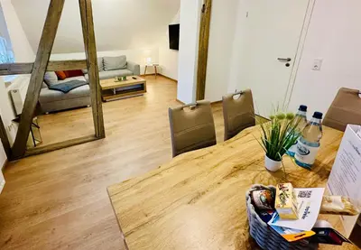 Ein Sitzbereich in der Unterkunft FeWo Bergahorn mit Wintergarten #Fernblick#Netflix und vieles mehr von Harztraveler