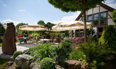 Ein Garten an der Unterkunft Landhaus Tonmühle