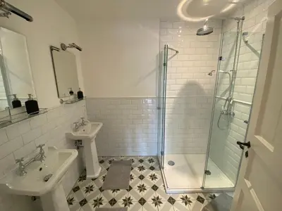Ein Badezimmer in der Unterkunft Hexenhaus im Jagdhof Carlshaus