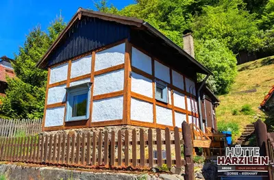 Das Gebäude in dem sich das Ferienhaus befindet