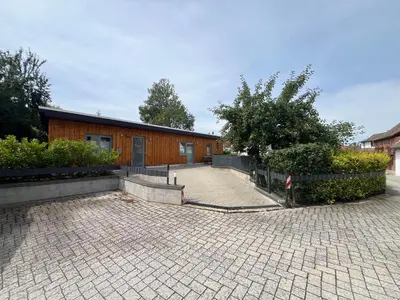 Das Gebäude in dem sich das Ferienhaus befindet