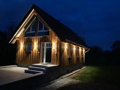 Das Gebäude in dem sich das Ferienhaus befindet