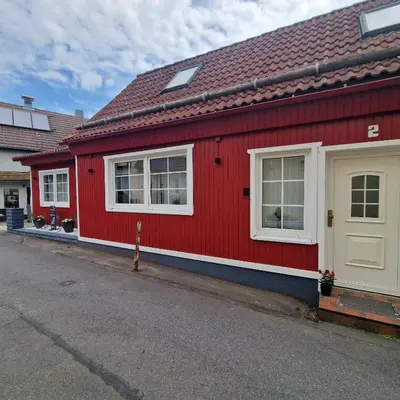 Das Gebäude in dem sich das Ferienhaus befindet