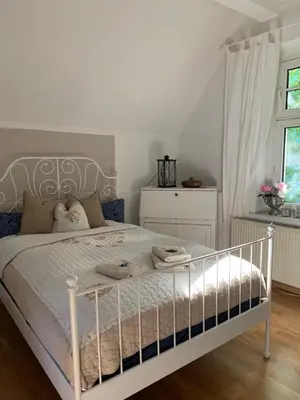 Ein Bett oder Betten in einem Zimmer der Unterkunft 100 qm Ferienwohnung Am Heiligen Brunnen