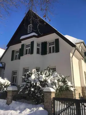 Das Gebäude in dem sich die Ferienwohnung befindet