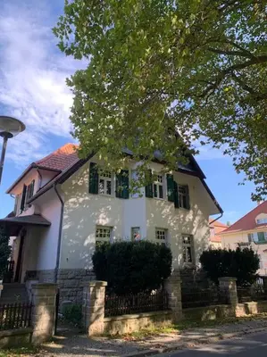 Das Gebäude in dem sich die Ferienwohnung befindet