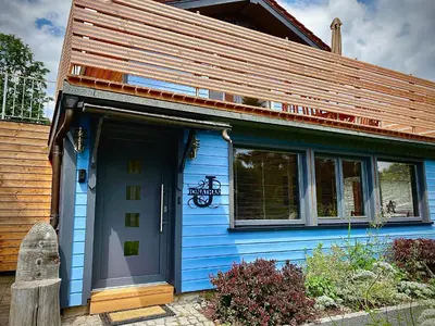 Das Gebäude in dem sich das Ferienhaus befindet