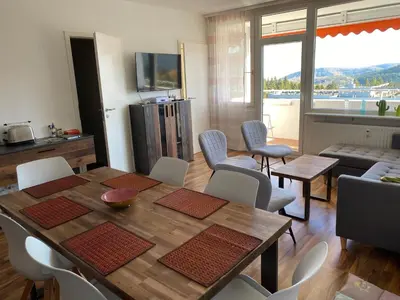 Ein allgemeiner Bergblick oder ein Berglick von der Ferienwohnung aus