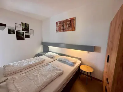 Ein Bett oder Betten in einem Zimmer der Unterkunft Schöne Ferienwohnung mit Schwimmbad, Sauna und Balkon