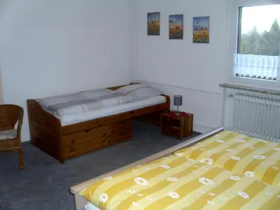 Ein Bett oder Betten in einem Zimmer der Unterkunft Ferienwohnung Kroeschell