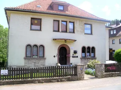 Das Gebäude in dem sich die Ferienwohnung befindet